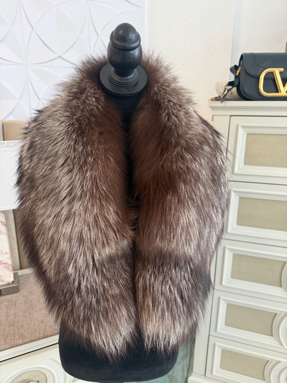 SAGA  FURS SILVER FOX FUR CLIP ON THICK SCARF COLLAR